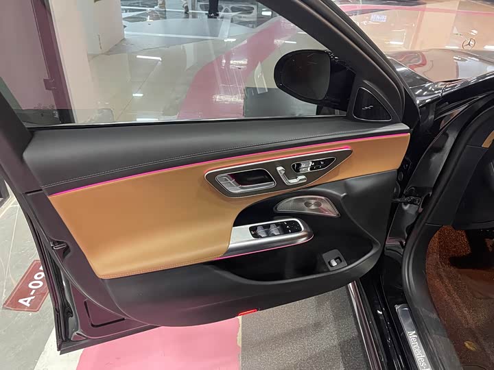 Фото 5 - Mercedes-Benz E-Class