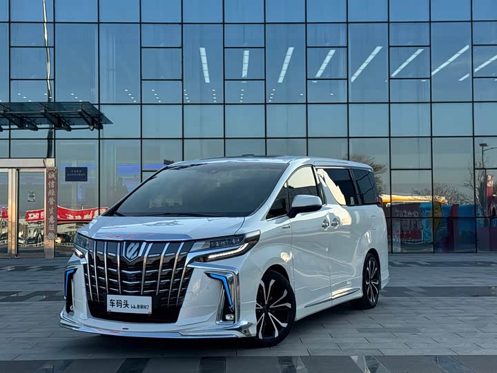Фото 1 - Toyota Alphard