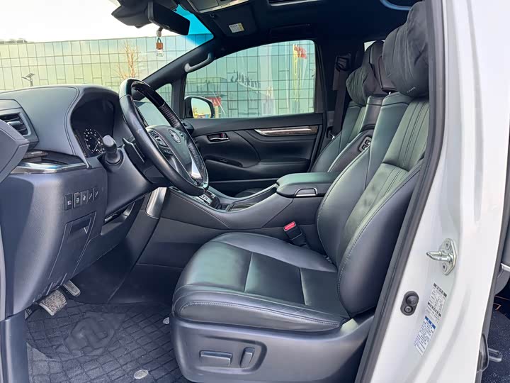 Фото 10 - Toyota Alphard