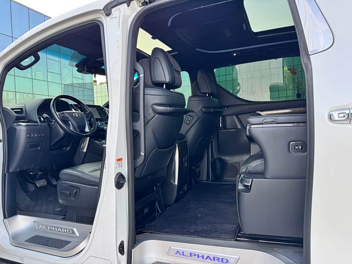 Фото 12 - Toyota Alphard