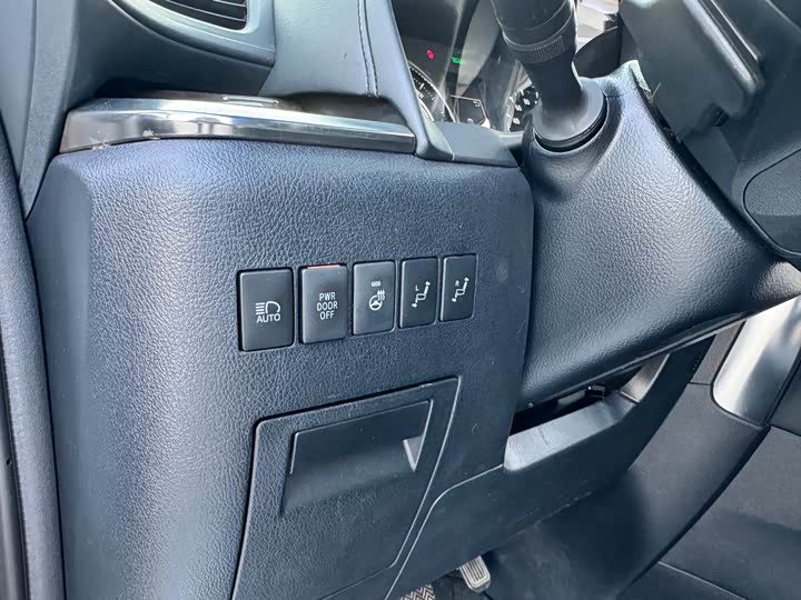 Фото 19 - Toyota Alphard