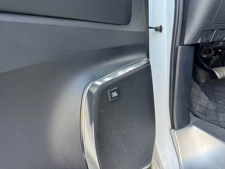 Фото 21 - Toyota Alphard