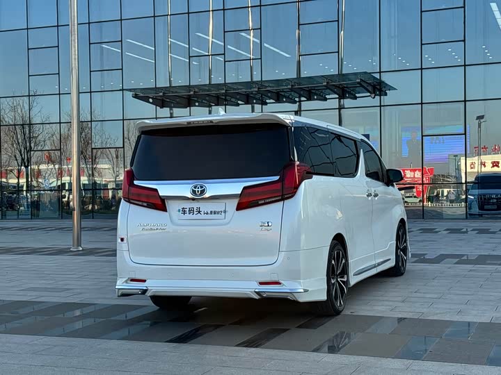 Фото 5 - Toyota Alphard