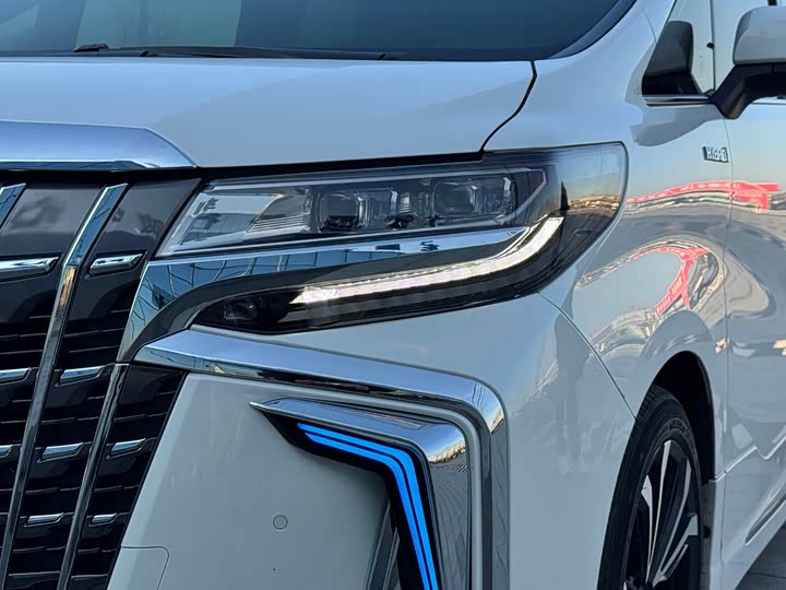 Фото 8 - Toyota Alphard