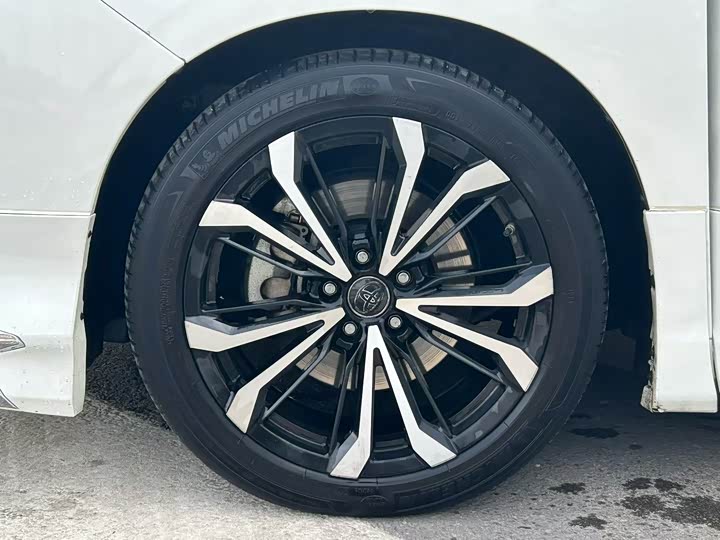 Фото 9 - Toyota Alphard