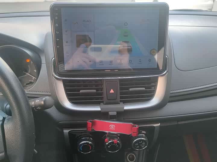 Фото 7 - Toyota Yaris L Hatchback