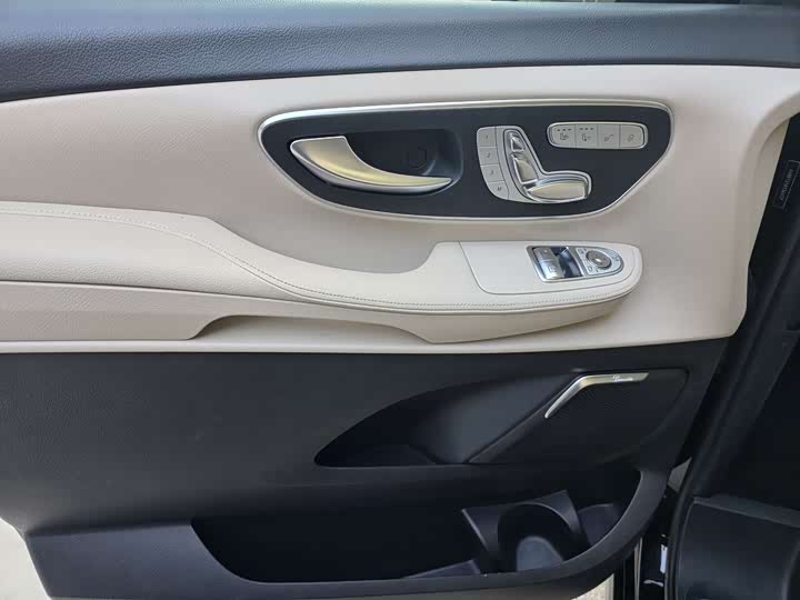 Фото 10 - Mercedes-Benz V-Class