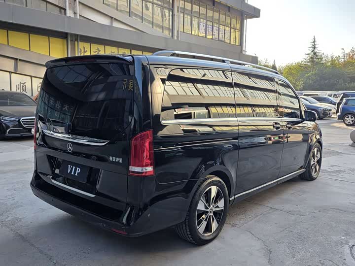 Фото 11 - Mercedes-Benz V-Class