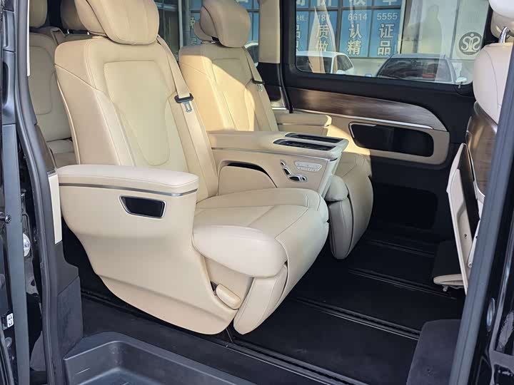 Фото 9 - Mercedes-Benz V-Class