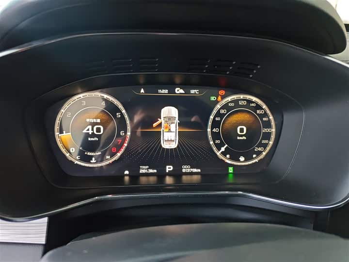 Фото 12 - Geely Atlas