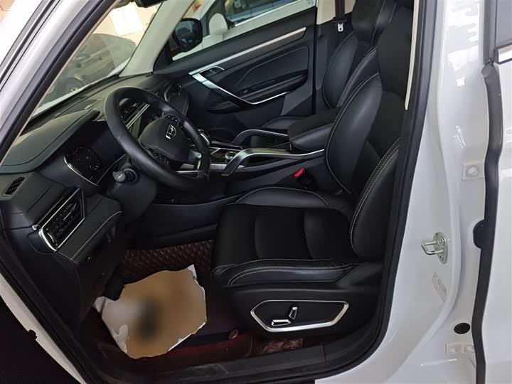 Фото 15 - Geely Atlas