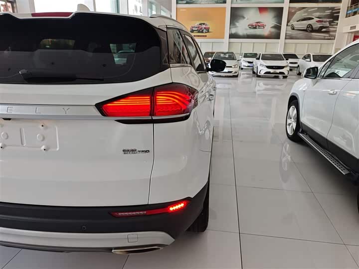 Фото 8 - Geely Atlas