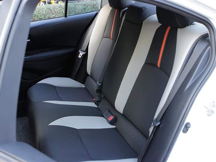 Фото 10 - Toyota Corolla