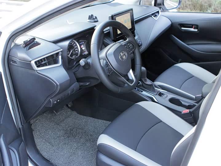 Фото 9 - Toyota Corolla