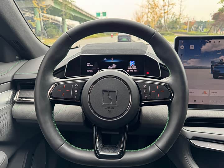 Фото 10 - Zeekr 001