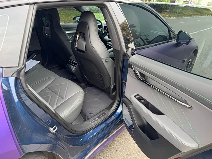 Фото 13 - Zeekr 001