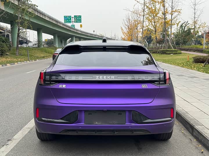 Фото 15 - Zeekr 001