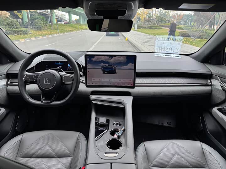 Фото 5 - Zeekr 001