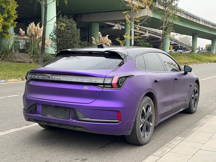 Фото 9 - Zeekr 001