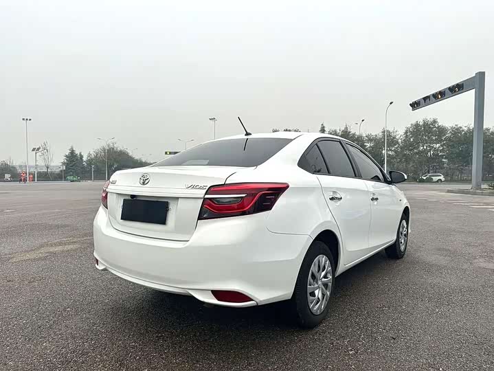 Фото 7 - Toyota Vios