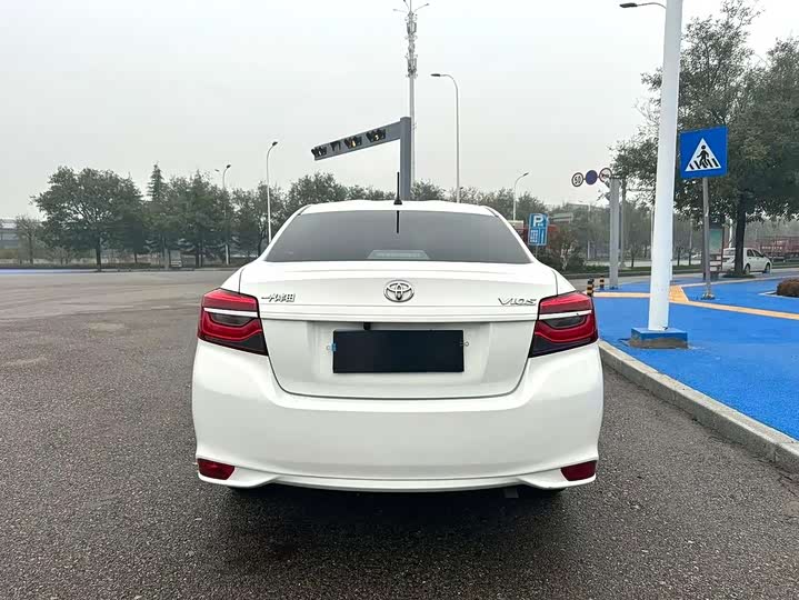 Фото 8 - Toyota Vios