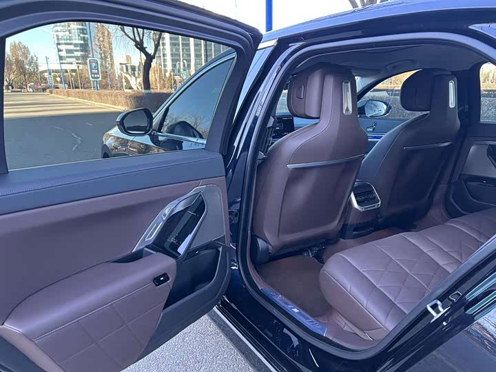 Фото 12 - BMW 7 Series