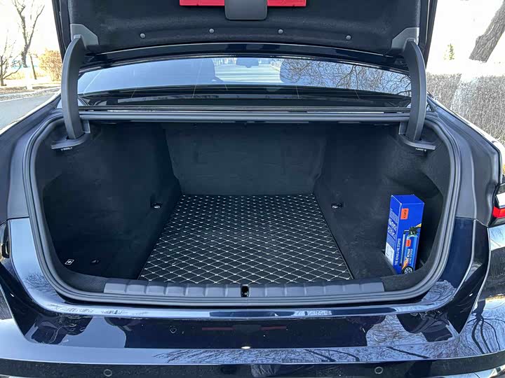 Фото 14 - BMW 7 Series