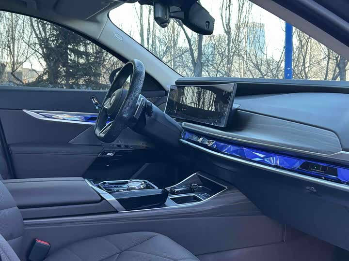 Фото 16 - BMW 7 Series