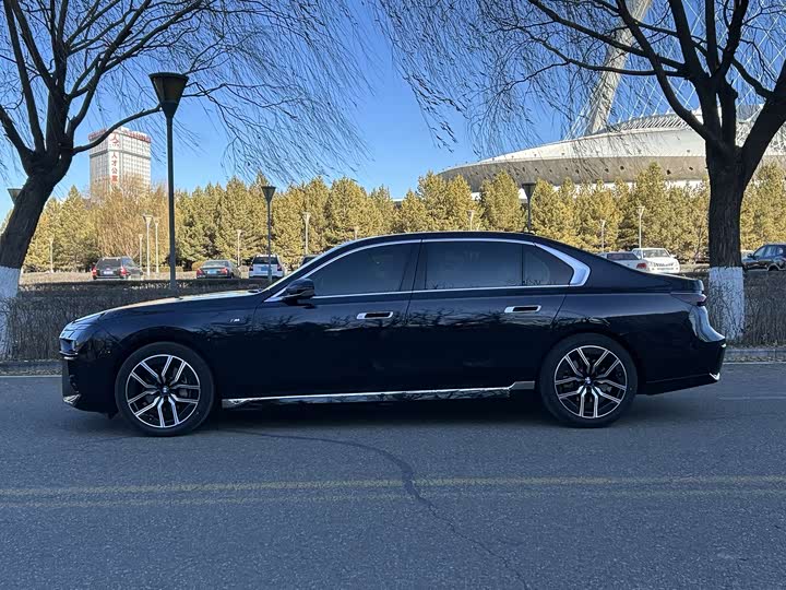 Фото 2 - BMW 7 Series