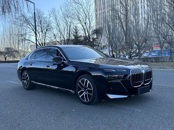 Фото 3 - BMW 7 Series