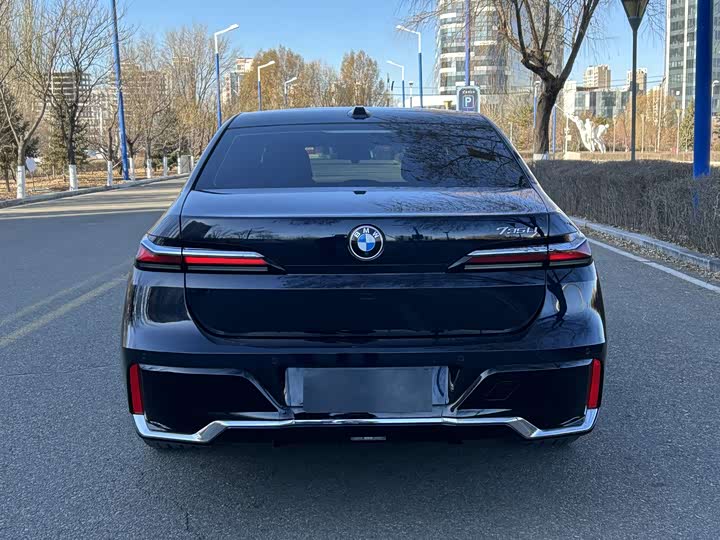 Фото 8 - BMW 7 Series