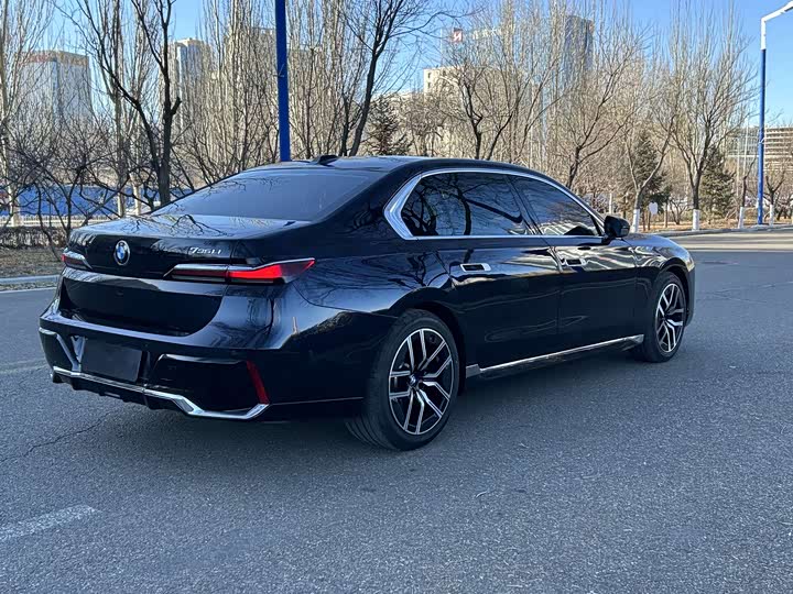 Фото 9 - BMW 7 Series