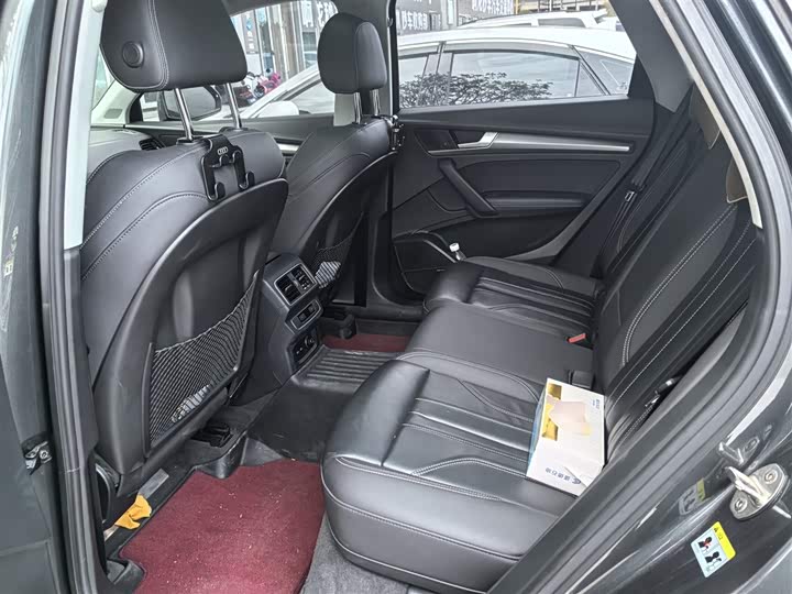 Фото 5 - Audi Q5L