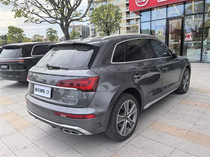 Фото 8 - Audi Q5L