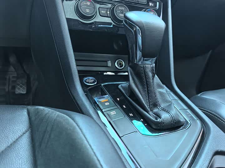 Фото 11 - Volkswagen Tiguan L Pro