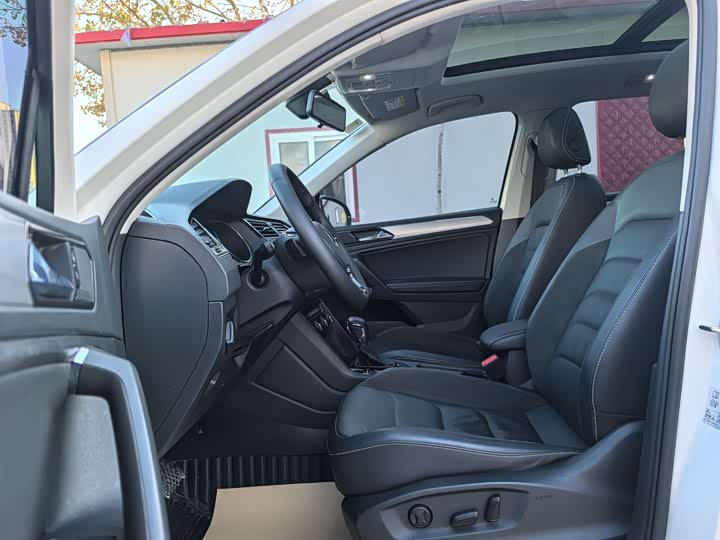 Фото 13 - Volkswagen Tiguan L Pro