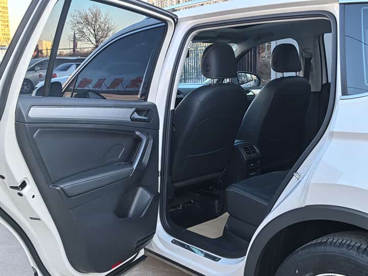 Фото 15 - Volkswagen Tiguan L Pro