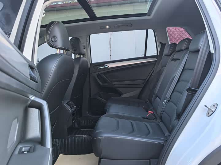 Фото 16 - Volkswagen Tiguan L Pro