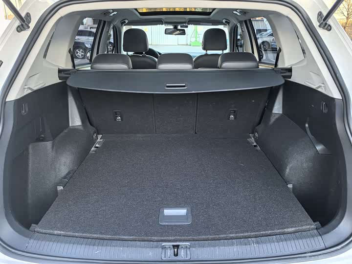 Фото 18 - Volkswagen Tiguan L Pro