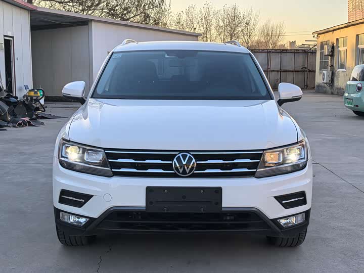 Фото 2 - Volkswagen Tiguan L Pro