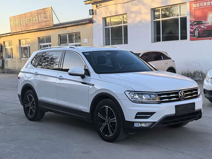 Фото 3 - Volkswagen Tiguan L Pro