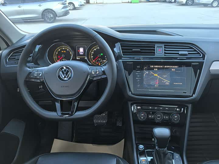 Фото 8 - Volkswagen Tiguan L Pro