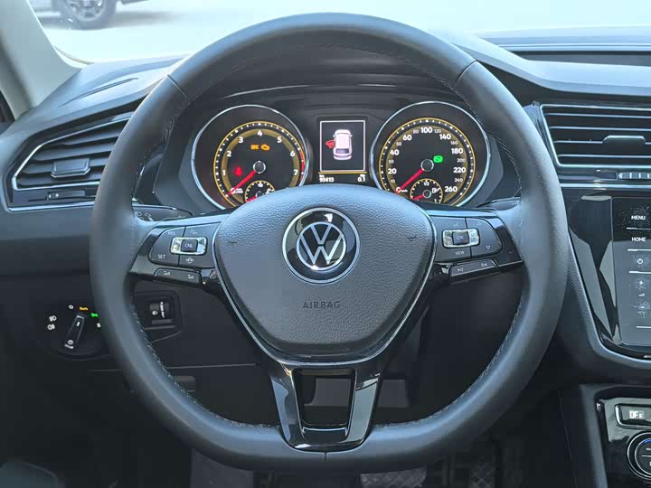 Фото 9 - Volkswagen Tiguan L Pro