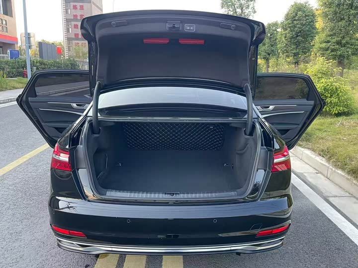 Фото 14 - Audi A6L