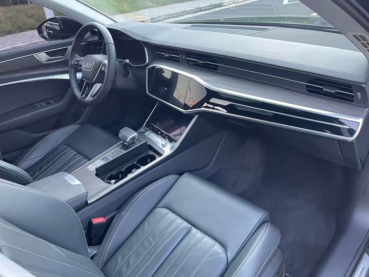 Фото 15 - Audi A6L