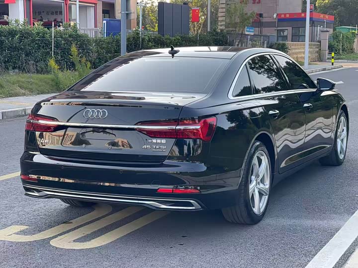 Фото 4 - Audi A6L