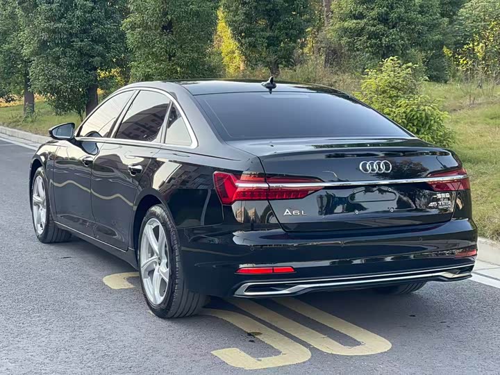 Фото 7 - Audi A6L