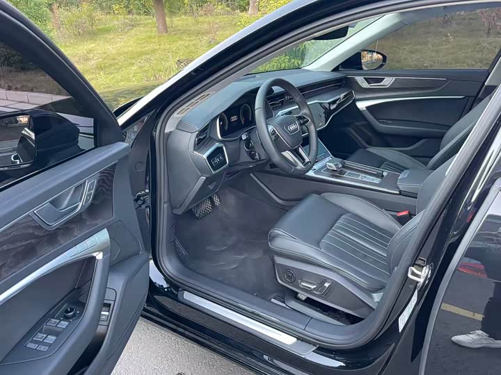 Фото 8 - Audi A6L