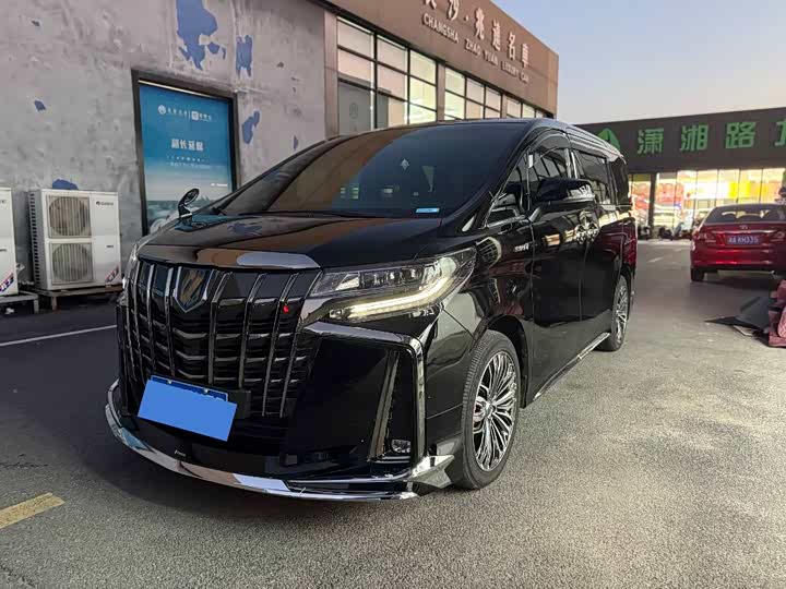 Фото 1 - Toyota Alphard