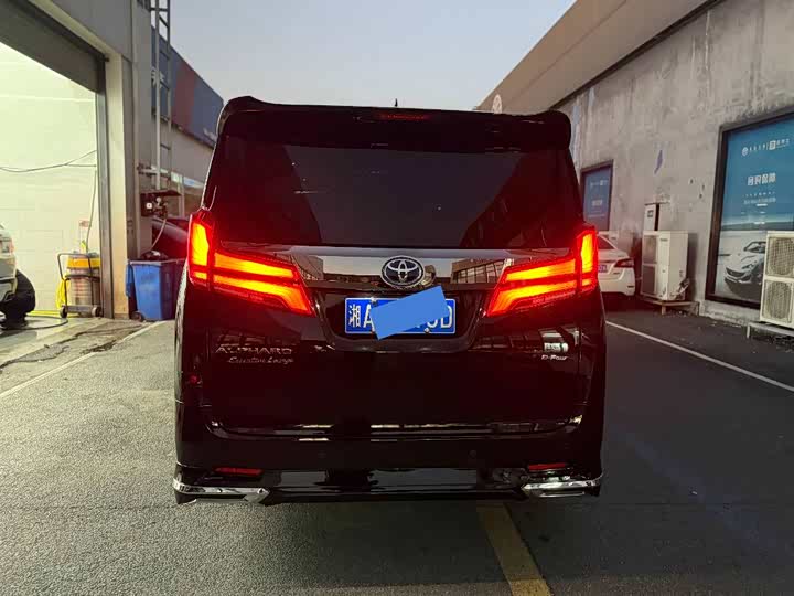 Фото 11 - Toyota Alphard